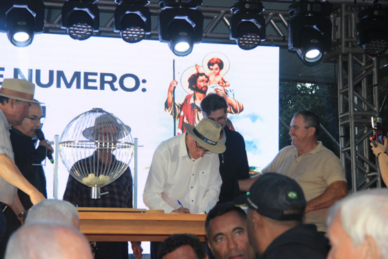 Filename=241.jpg
Filesize=259KiB
Dimensions=960x640
Date added=Aug 11, 2025 241.jpg