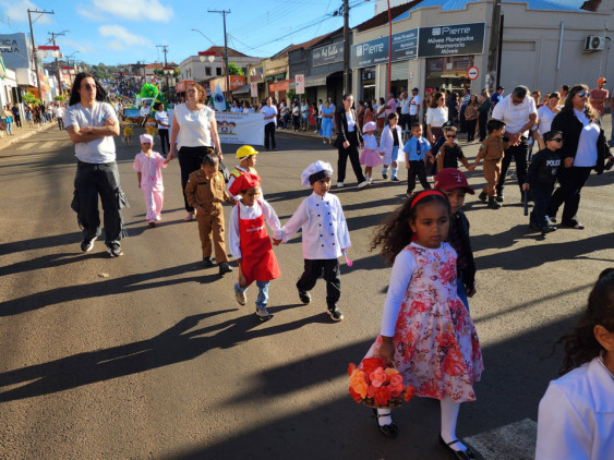 Desfile Comemorartivo - 01/05/2026 em Assai - Assai 94 Anos - Foto 47