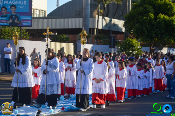 Fieis em Cornelio Procopio - Procissao de Corpus Christi - Foto 16