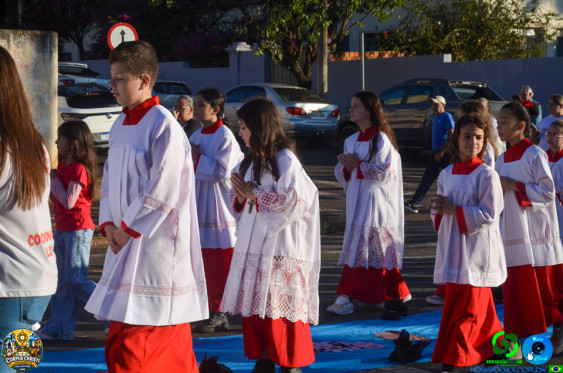 Fieis em Cornelio Procopio - Procissao de Corpus Christi - Foto 18