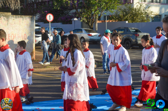 Fieis em Cornelio Procopio - Procissao de Corpus Christi - Foto 25