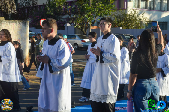 Fieis em Cornelio Procopio - Procissao de Corpus Christi - Foto 30