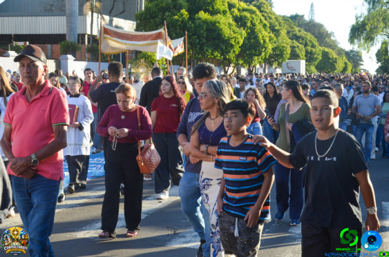 Fieis em Cornelio Procopio - Procissao de Corpus Christi - Foto 33