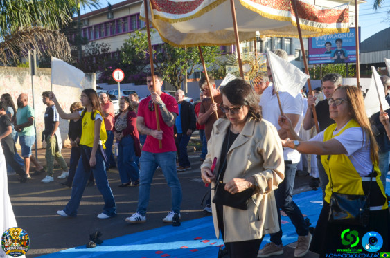 Fieis em Cornelio Procopio - Procissao de Corpus Christi - Foto 40