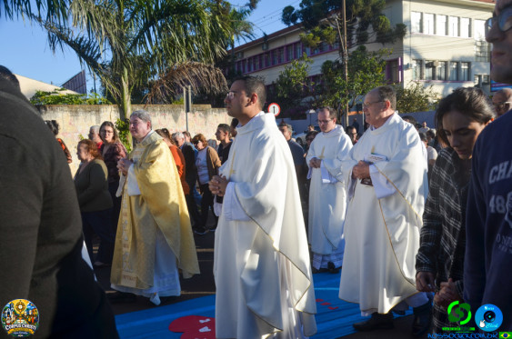 Fieis em Cornelio Procopio - Procissao de Corpus Christi - Foto 45