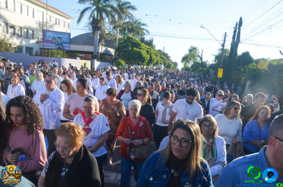 Fieis em Cornelio Procopio - Procissao de Corpus Christi - Foto 46